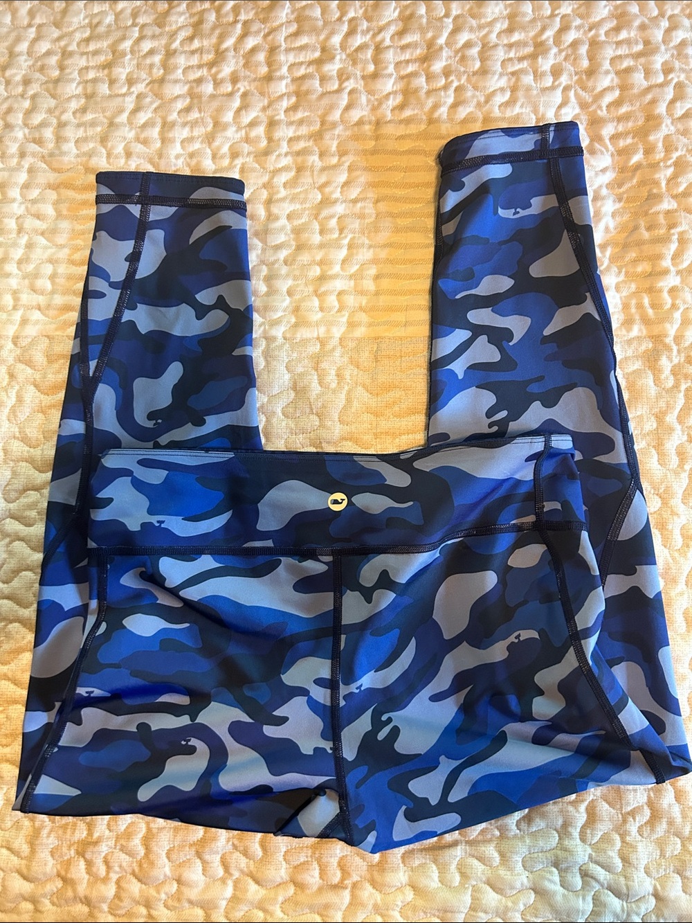 Vineyard Vines Reversible Camo
Performance Leggings.